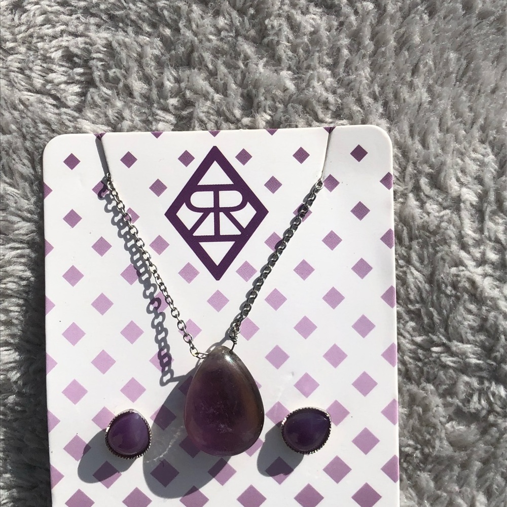 Amelia Rue. Com necklace - Picture 3 of 6